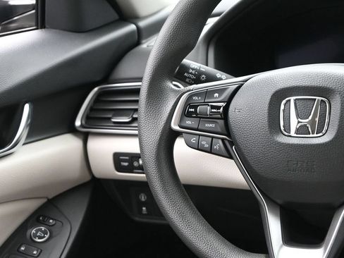 Used 2018 Honda Accord LX image 18