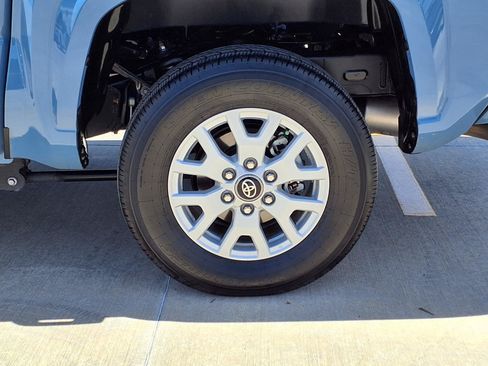 Certified 2026 Toyota Tacoma SR5 w/ SR5 Upgrade Package AWD/4WD image 9