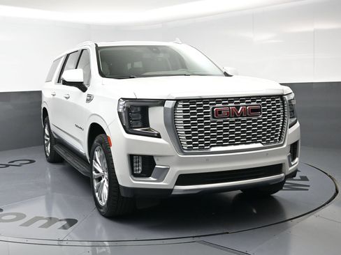 Used 2022 GMC Yukon XL Denali AWD/4WD image 3