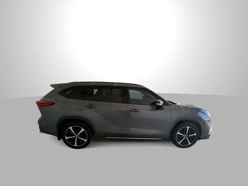 Used 2022 Toyota Highlander XSE AWD/4WD image 9