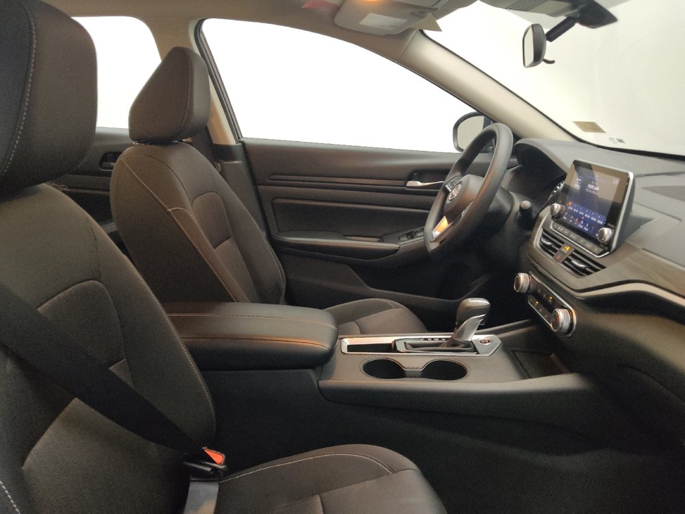 Used 2025 Nissan Altima 2.5 SV FWD image 21