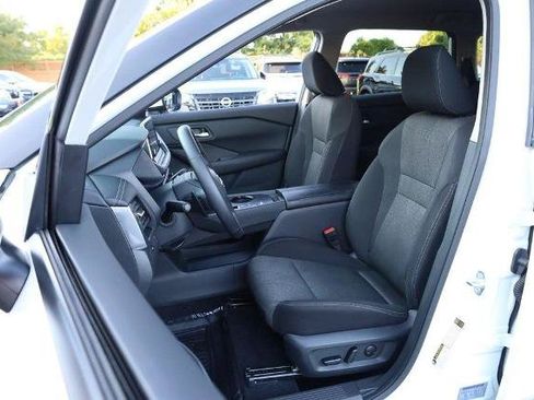 Certified 2026 Nissan Rogue SV FWD image 8