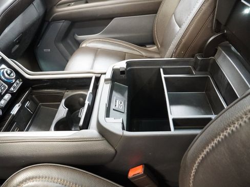 Used 2021 GMC Yukon XL Denali w/ Denali Premium Package image 29