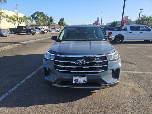 Used 2025 Ford Explorer Active w/ Active Comfort Package AWD/4WD image 2