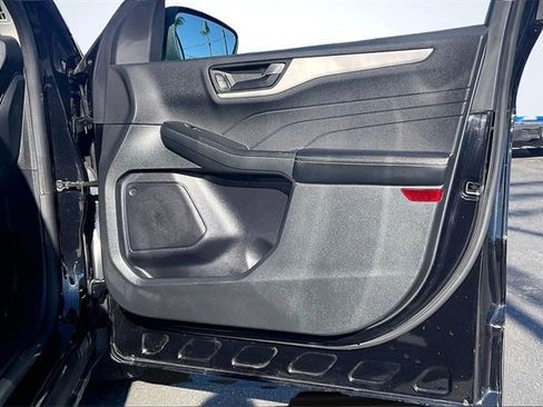 Used 2022 Ford Escape SE w/ SE Sport Appearance Package image 24