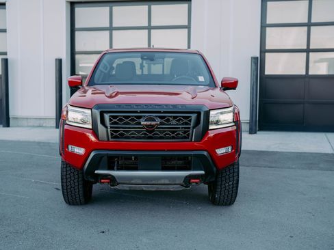 Used 2023 Nissan Frontier PRO-4X image 2