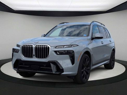 Used 2026 BMW X7 xDrive40i w/ M Sport Package AWD/4WD image 4