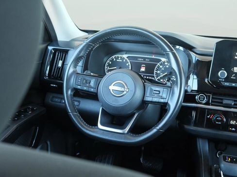 Used 2023 Nissan Pathfinder SV image 10