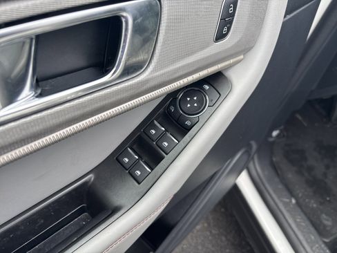 Used 2025 Ford Explorer Active w/ Active Comfort Package image 17