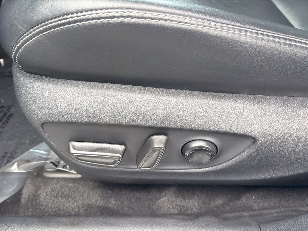 Used 2019 Toyota RAV4 Limited w/ Carpet Mat Package AWD/4WD image 17