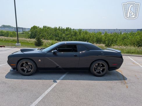 Used 2016 Dodge Challenger R/T Scat Pack w/ Leather Interior Group image 5