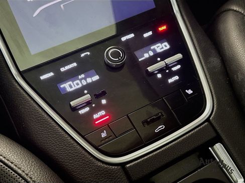 Used 2018 Porsche Panamera 4S image 31