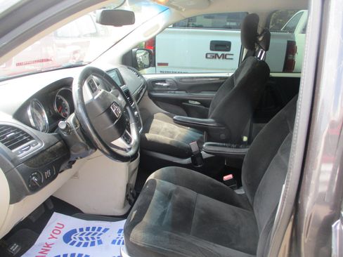 Used 2016 Dodge Grand Caravan American Value Package w/ UConnect Hands-Free Group image 12