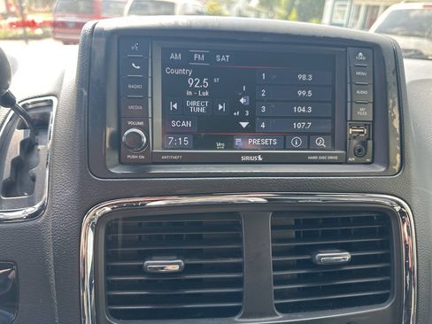 Used 2015 Dodge Grand Caravan SXT FWD image 19