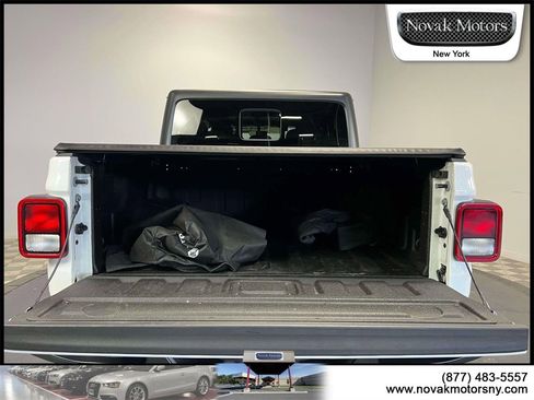 Used 2021 Jeep Gladiator Willys image 12