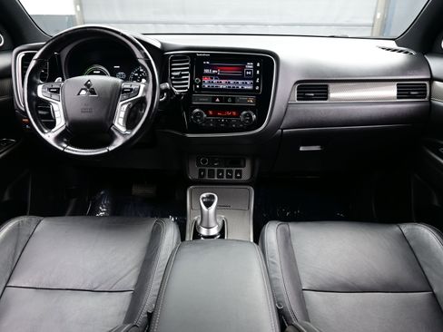 Used 2019 Mitsubishi Outlander GT image 16