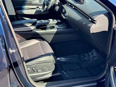 Used 2022 Genesis GV70 2.5T w/ Advanced Package image 28