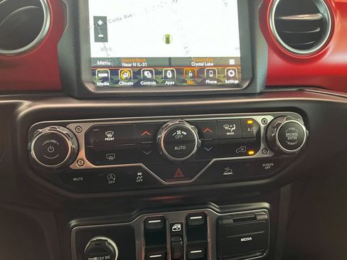 Used 2022 Jeep Wrangler Unlimited Sahara image 25