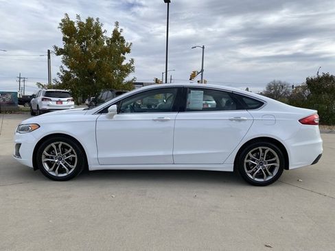Used 2019 Ford Fusion SEL image 2