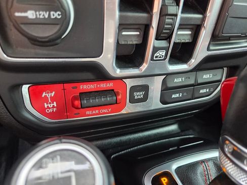 Used 2018 Jeep Wrangler Unlimited Rubicon AWD/4WD image 29