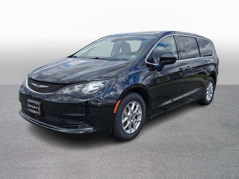 Used 2023 Chrysler Voyager LX FWD image 1