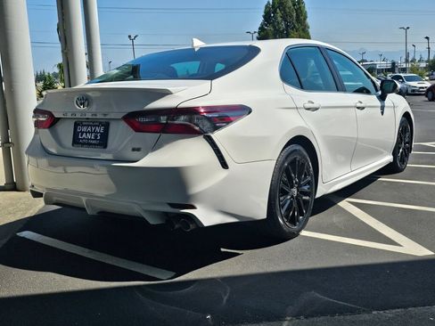 Used 2022 Toyota Camry SE FWD image 5