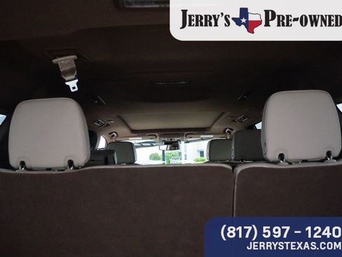 Used 2025 GMC Yukon XL Denali w/ Sun & Power Step Package image 23