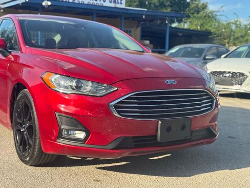Used 2020 Ford Fusion SE w/ Equipment Group 151A image 2