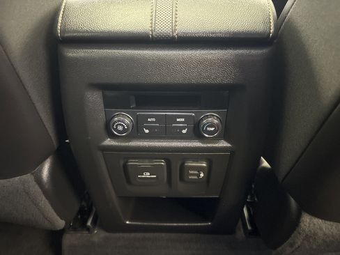 Used 2020 Chevrolet Traverse Premier w/ Redline Edition FWD image 28