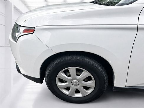 Used 2014 Mitsubishi Outlander ES FWD image 19