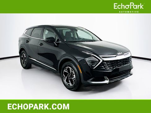 Used 2025 Kia Sportage LX image 1