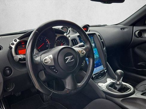 Used 2020 Nissan 370Z Coupe RWD image 10