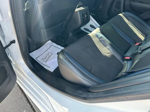 Used 2015 Chrysler 200 S w/ Comfort Group image 10