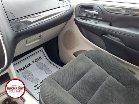 Used 2016 Dodge Grand Caravan SXT w/ Rear Park Assist Package FWD image 21