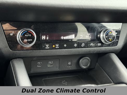 Used 2024 Mitsubishi Outlander SE image 9