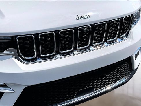 Used 2022 Jeep Grand Cherokee Summit AWD/4WD image 34