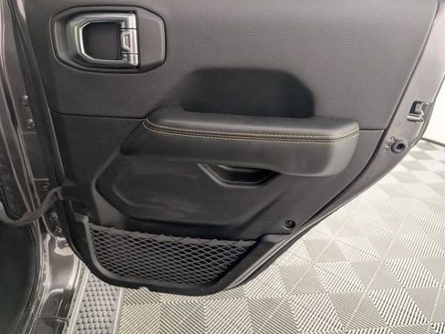 Used 2025 Jeep Wrangler Unlimited Sahara image 29