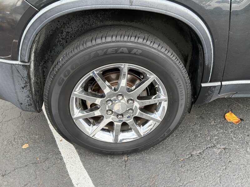 Used 2007 GMC Acadia SLT w/ Trailering Package AWD/4WD image 11