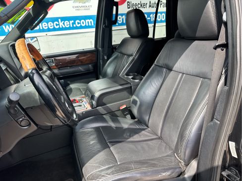 Used 2015 Lincoln Navigator 2WD image 32