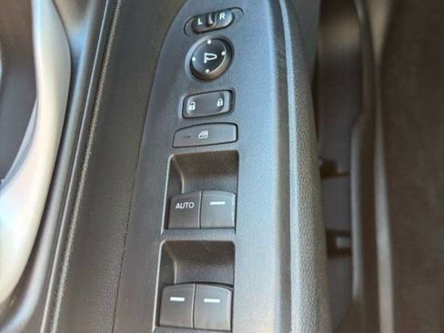 Used 2019 Honda CR-V LX image 12