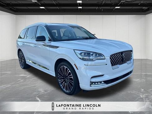 Certified 2023 Lincoln Aviator Black Label w/ Class IV Trailer Tow Package AWD/4WD image 7