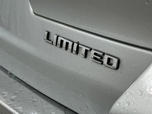 Used 2023 Jeep Grand Cherokee L Limited AWD/4WD image 17