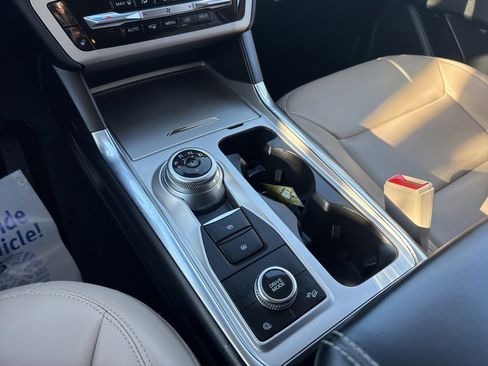 Used 2022 Ford Explorer XLT w/ Equipment Group 202A image 15