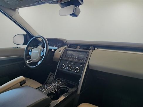 Used 2020 Land Rover Discovery Landmark image 27