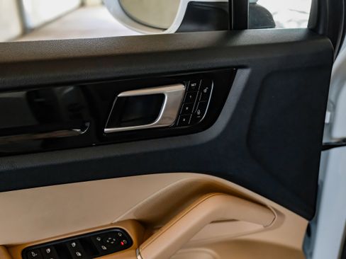 Used 2019 Porsche Cayenne AWD/4WD image 47
