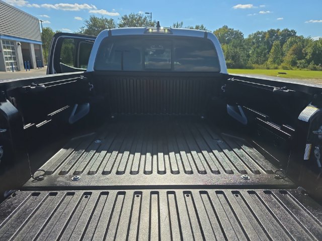Used 2020 Toyota Tacoma SR w/ SR Convenience Package RWD image 13
