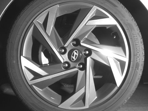 Used 2025 Hyundai Elantra SEL image 12