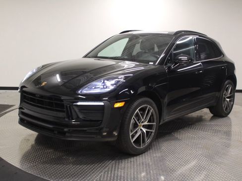 Certified 2022 Porsche Macan AWD/4WD image 1