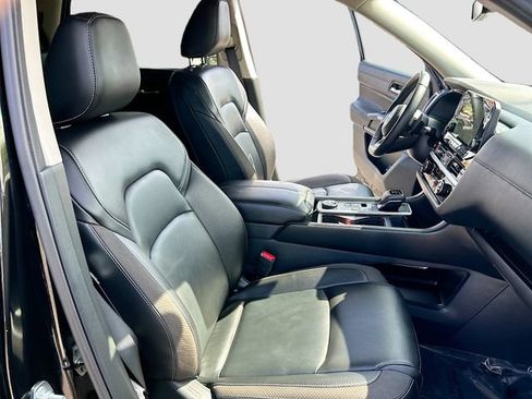 Certified 2025 Nissan Pathfinder SL AWD/4WD image 25