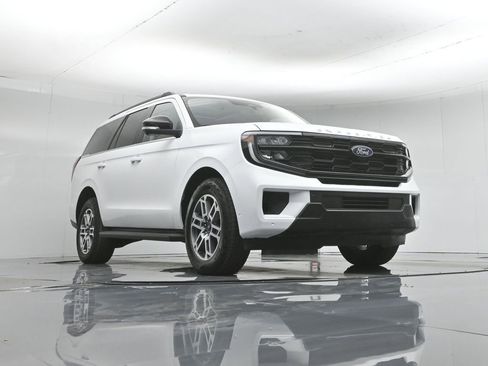 Used 2025 Ford Expedition Active AWD/4WD image 53